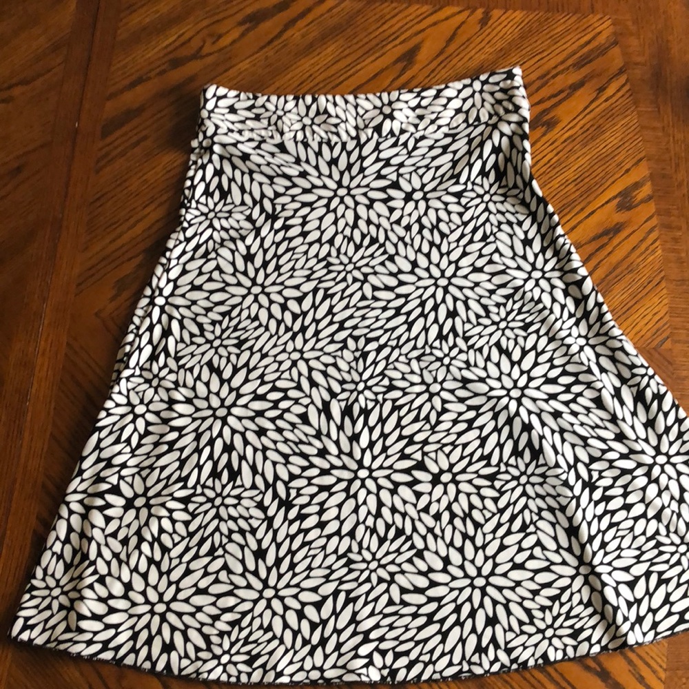 Classy Printed and Shaped Skirt 🤩